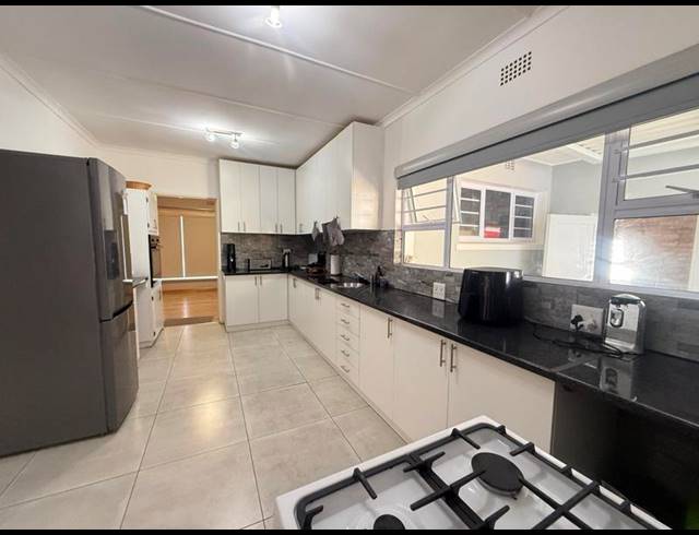 4 BEDROOM HOUSE FOR SALE IN PANORAMA